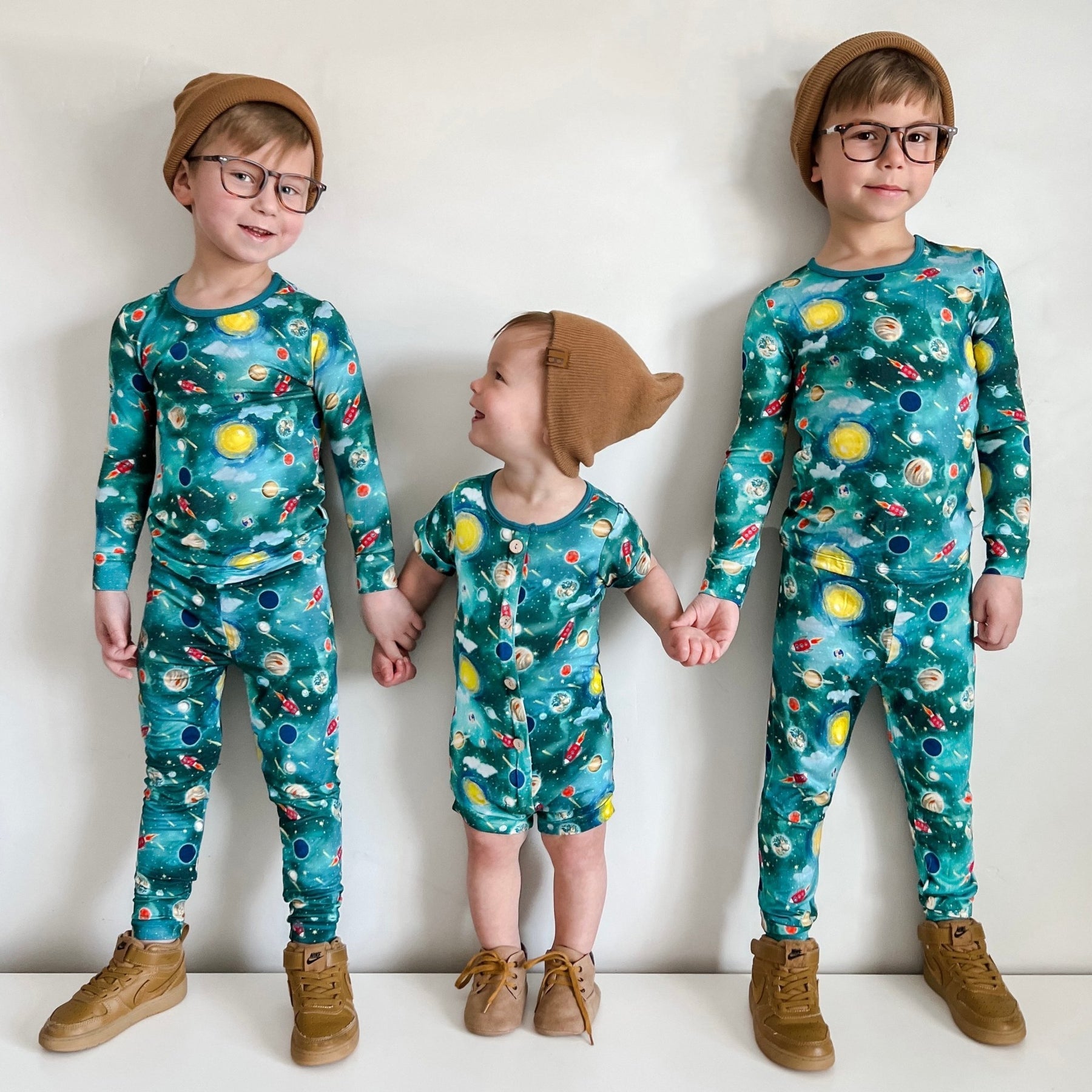 The Benefits of Dressing Twins Alike: From Bonding to Convenience ...