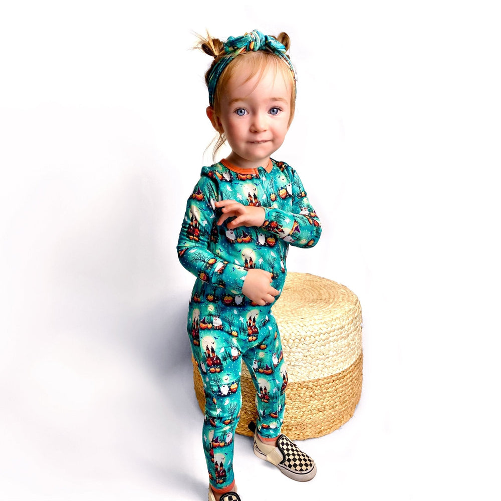 Ghosting Around Hair Bow