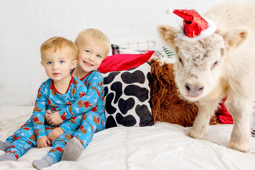 Santa & Highland Cattle Sleighs Long Sleeve Pajama Set (2T-12Y)