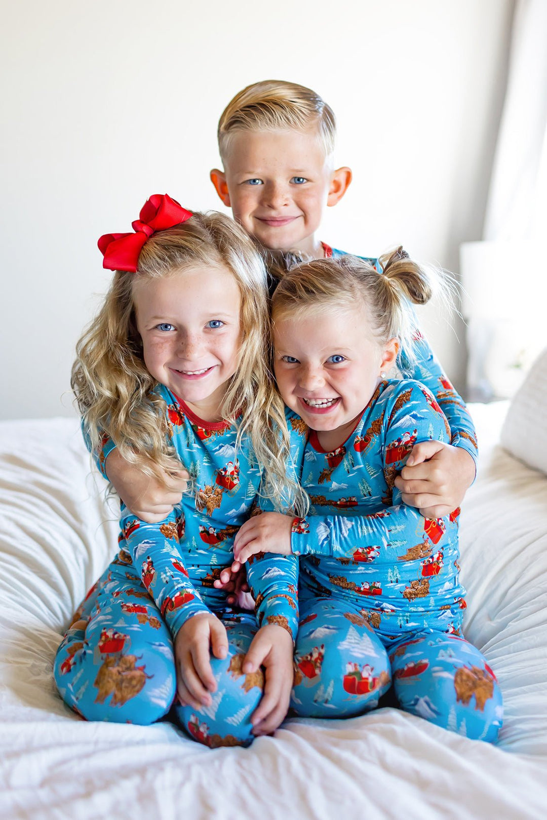 Santa & Highland Cattle Sleighs Long Sleeve Pajama Set (2T-12Y)