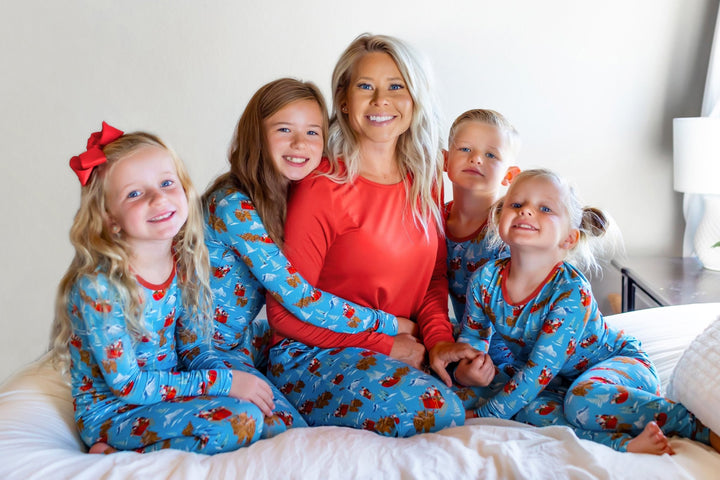 Santa & Highland Cattle Sleighs Women's Long Sleeve Pajama Set